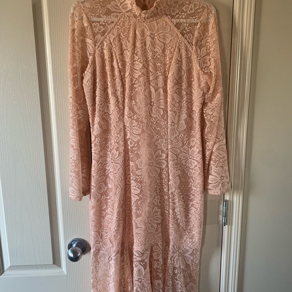 VENUS lace peach cream dress - Picture 16 of 17
